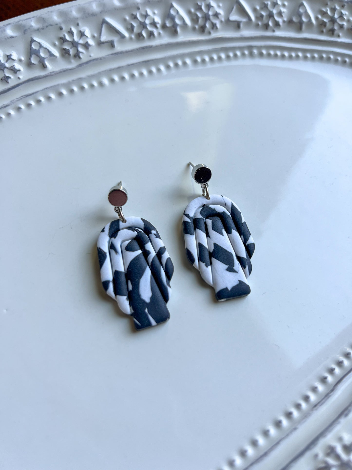 Black & White | Dangles